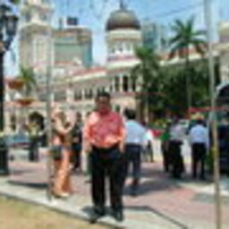 อรุณ รักเรียน